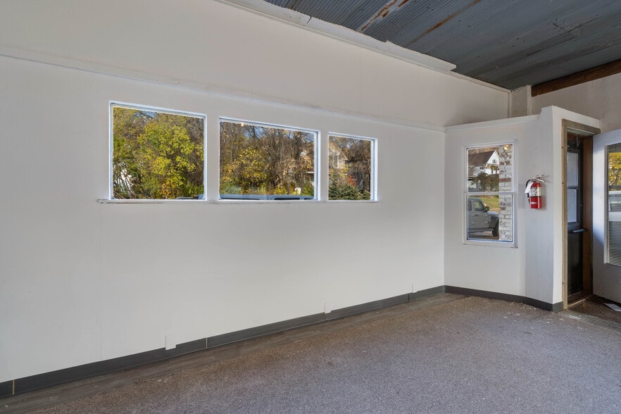 More Photos Of 2224 W 3rd St, Duluth Storefront Retail Office For Sale