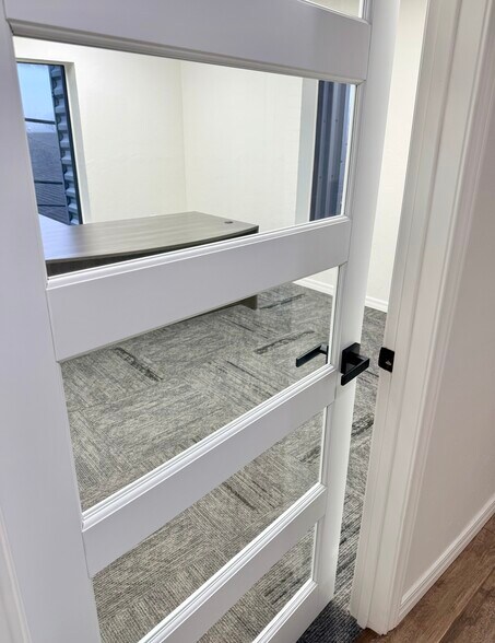 More Photos Of 2912 Lakeside Dr, Oklahoma City Office For Lease