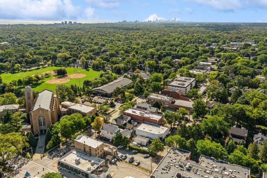 More Photos Of 819 Ridge Rd, Wilmette Freestanding For Sale
