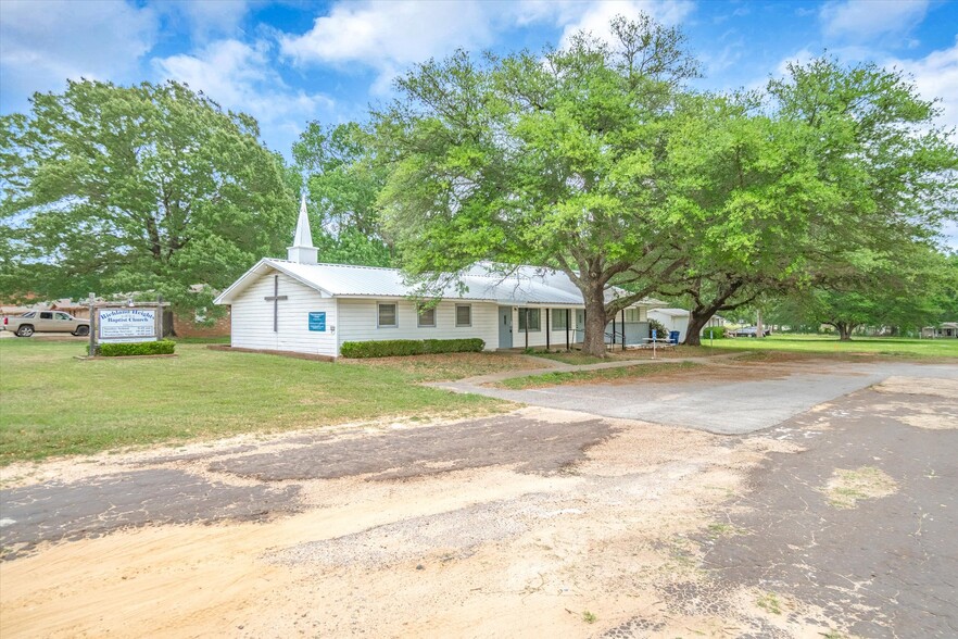 Primary Photo Of 1500 Spring Street St, Grand Saline Religious Facility For Sale