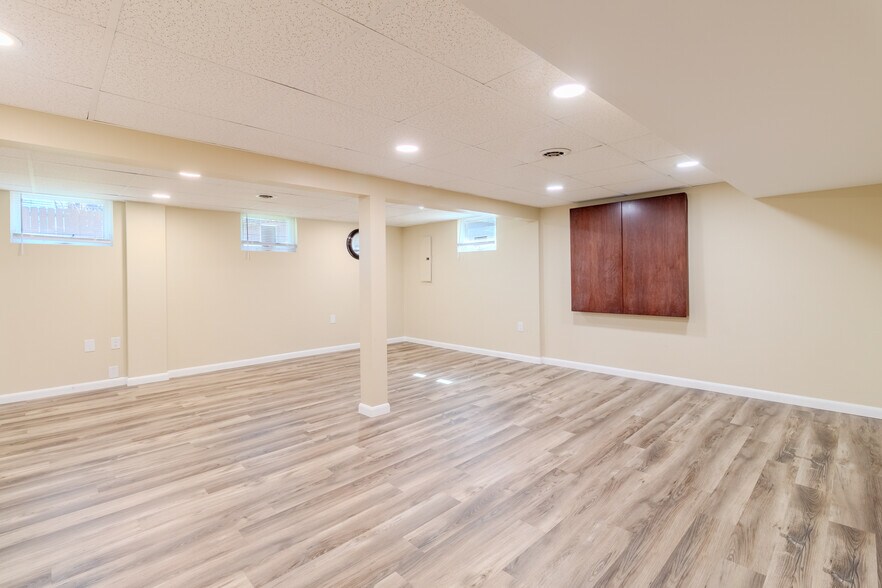 More Photos Of 990 Greensburg Pike, East Pittsburgh Office For Lease