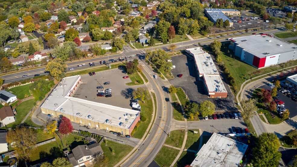 More Photos Of 595 N Pinecrest Rd, Bolingbrook Unknown For Lease