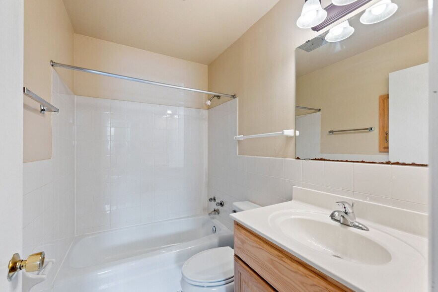 More Photos Of 2236 Lower Afton Rd, Saint Paul Apartments For Sale