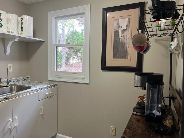 More Photos Of 770 Dobbs Rd, Woodstock Showroom For Sale