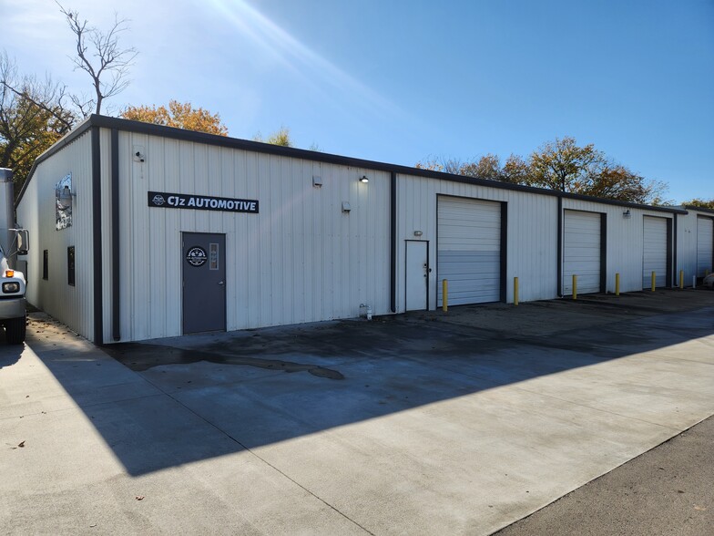 More Photos Of 126 N Garnett Rd, Tulsa Unknown For Lease