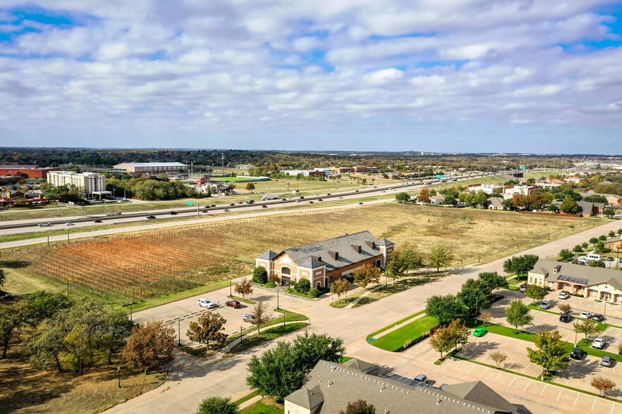 More Photos Of 2000 Champagne Blvd, Grapevine Specialty For Sale