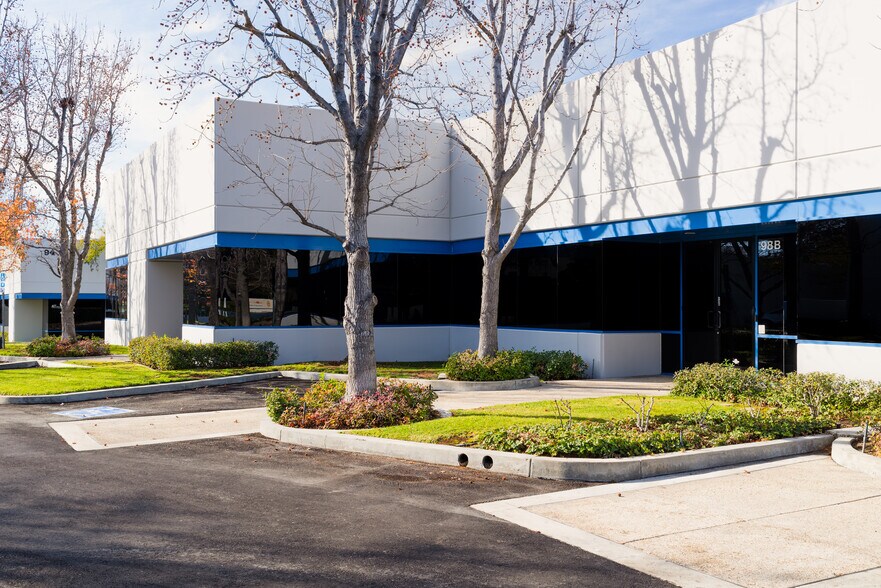 More Photos Of 94 W Cochran St, Simi Valley Research And Development For Sale