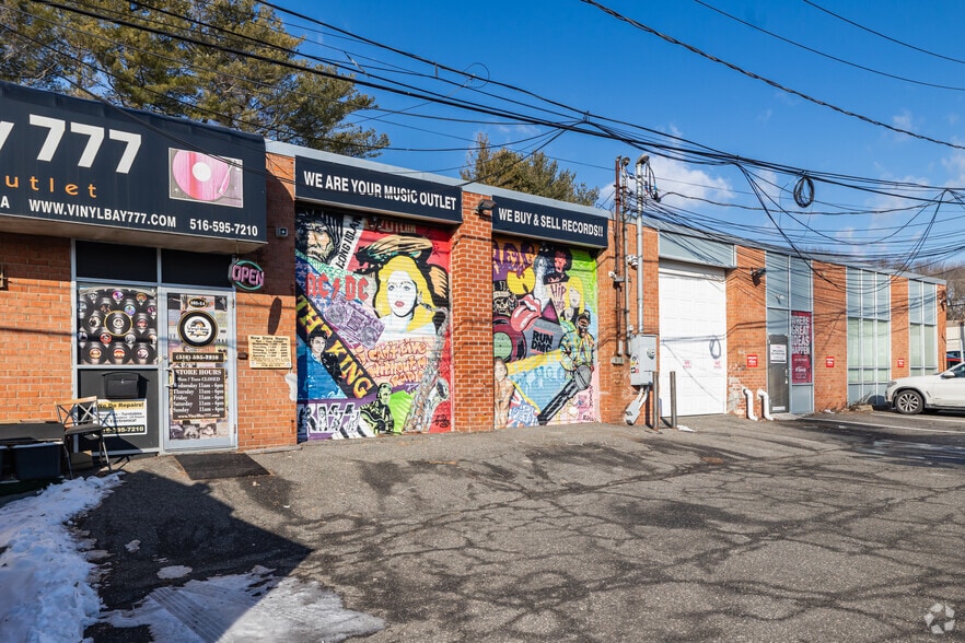 More Photos Of 101 DuPont St, Plainview Warehouse For Lease