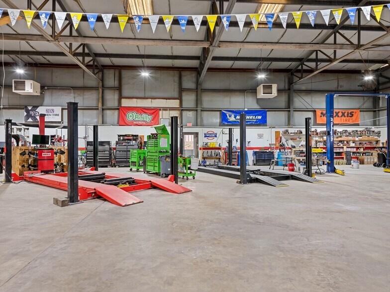 More Photos Of 2466 Dellwood Rd, Waynesville Auto Repair For Sale