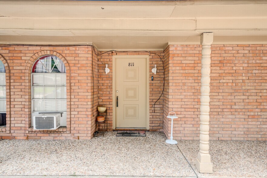 More Photos Of 811 N Travis St, Liberty Apartments For Sale