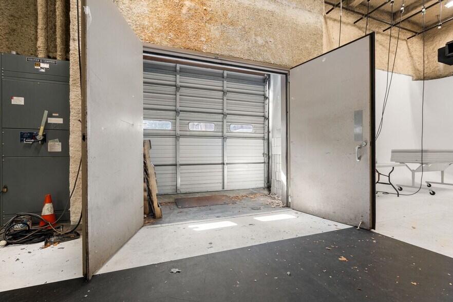 More Photos Of 115 Dummer St, Brookline Flex For Sale