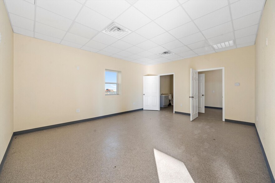 More Photos Of 5340 Old Dallas Rd, Elm Mott Warehouse For Lease