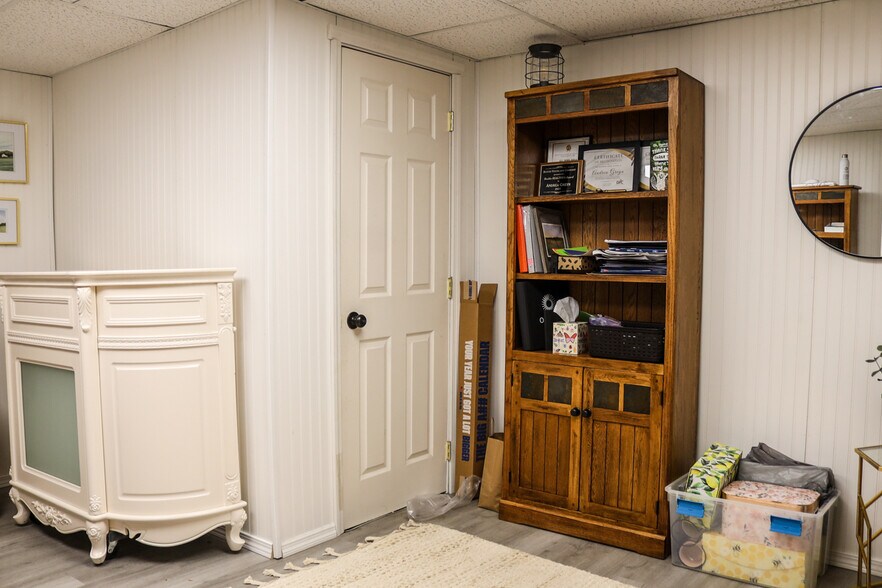 More Photos Of 426 Central Ave, Fairfield Storefront For Sale