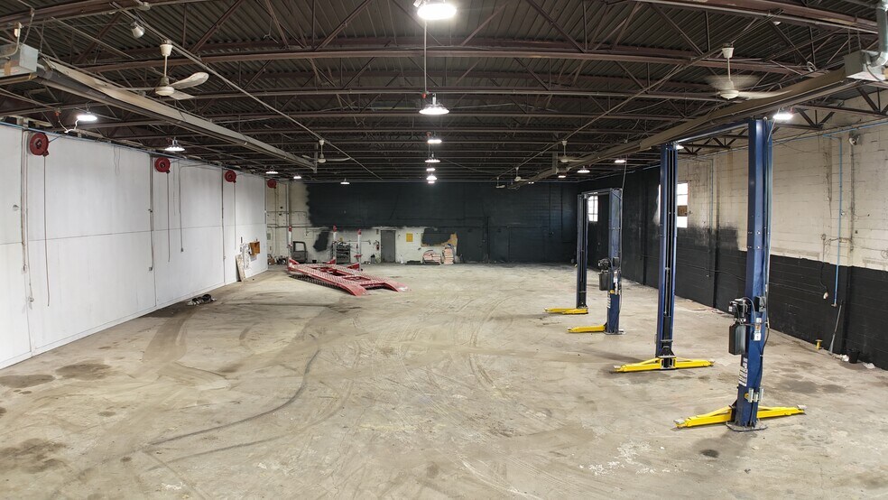 More Photos Of 14410 Meyers Rd, Detroit Industrial For Sale