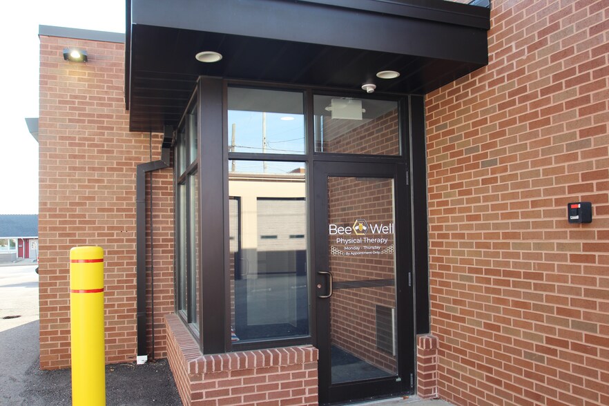 More Photos Of 119 N Court St, Medina Office Residential For Lease