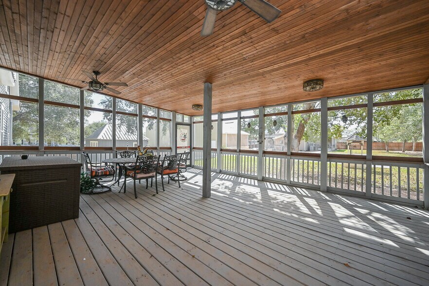 More Photos Of 315 Cedar St, New Ulm Specialty For Sale