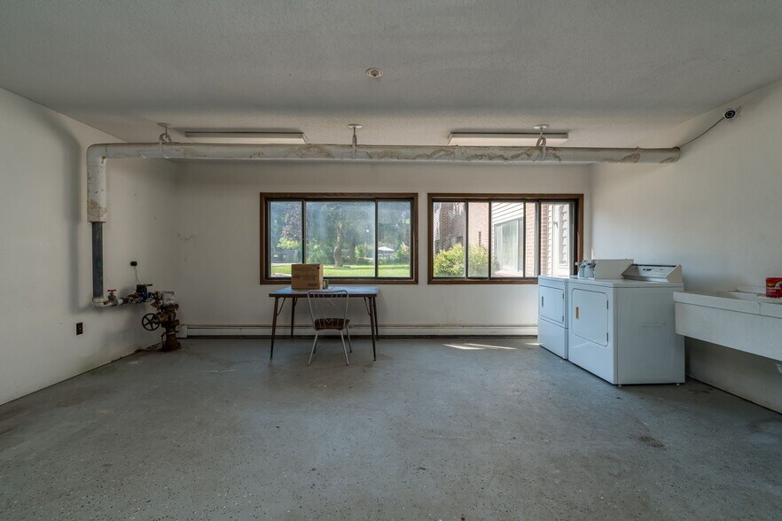 More Photos Of 3200 S Maple Ave, Slayton Apartments For Sale