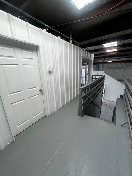 More Photos Of 6827 La Paseo St, Houston Warehouse For Lease