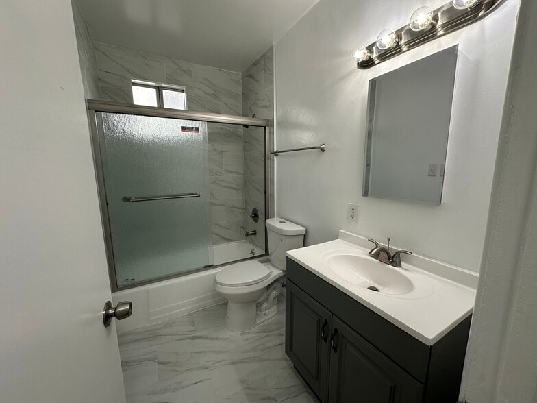 More Photos Of 1010 N Orange Grove Ave, West Hollywood Apartments For Sale