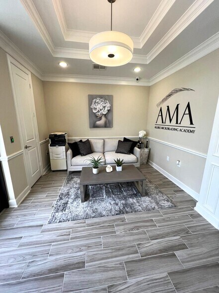 More Photos Of 202 Industrial Blvd, Sugar Land Office For Sale