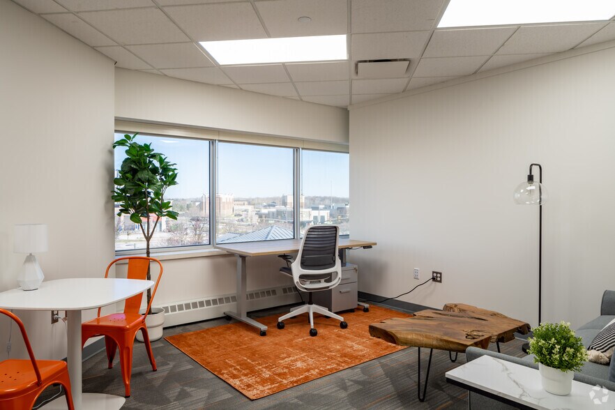 More Photos Of 801-803 W Big Beaver Rd, Troy Office For Lease