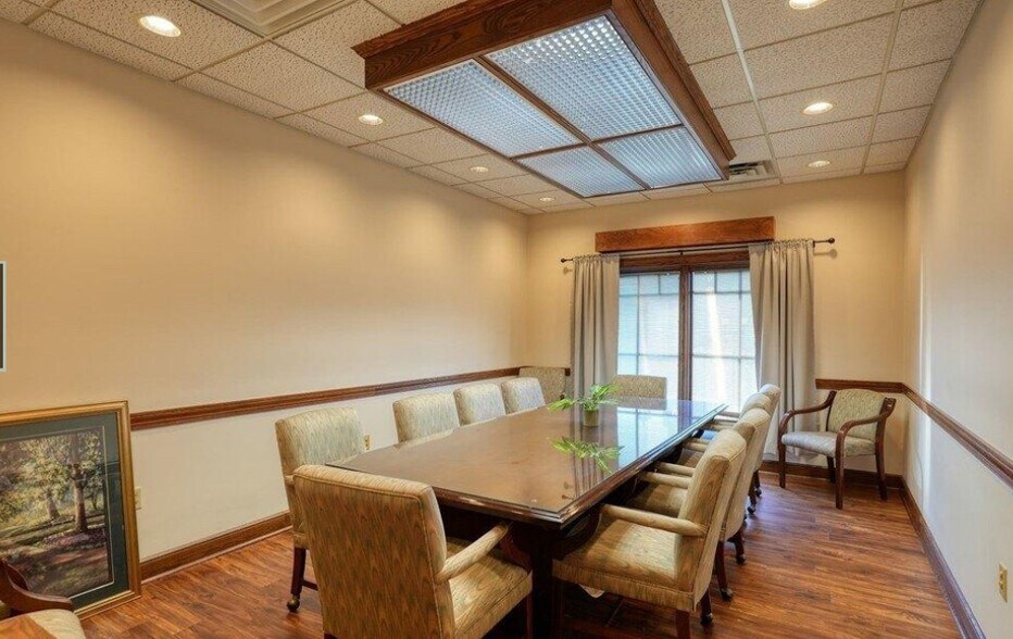 More Photos Of 941 Steubenville Ave, Cambridge Office For Lease