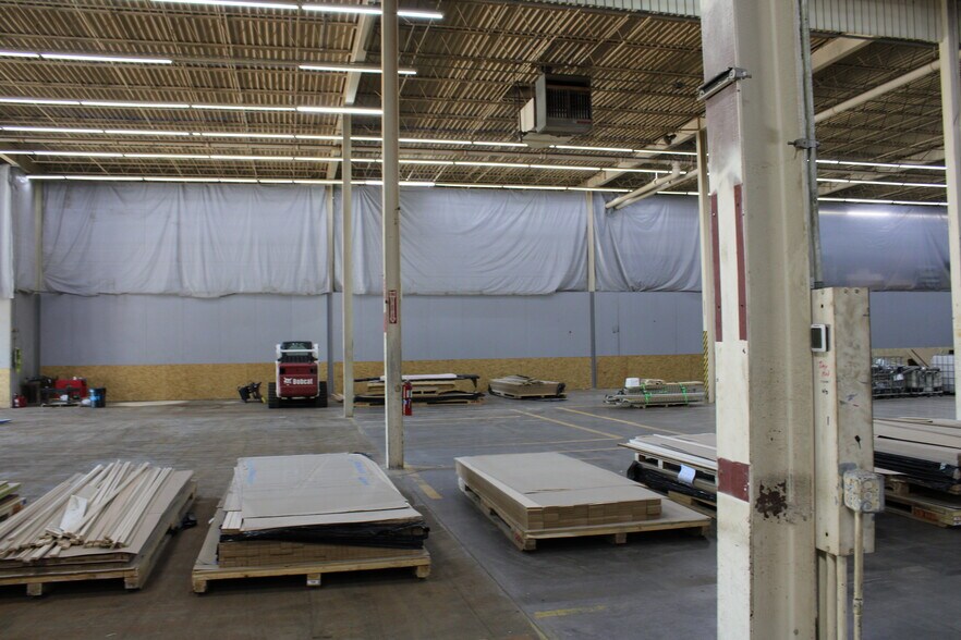 More Photos Of 1777 Oakdale Ave, West Saint Paul Manufacturing For Lease