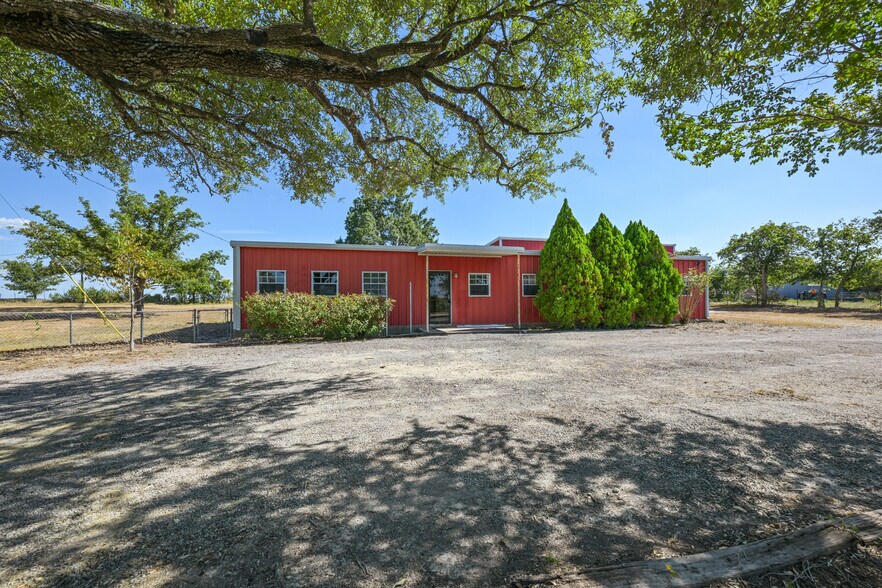 More Photos Of 400 Windy Hill School Rd, Georgetown Flex For Sale