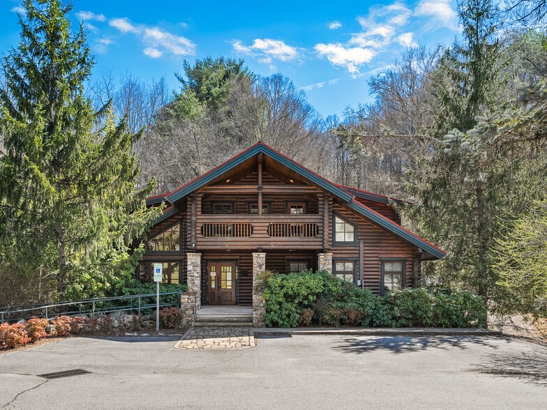 More Photos Of 1482 Russ Ave, Waynesville Office For Lease