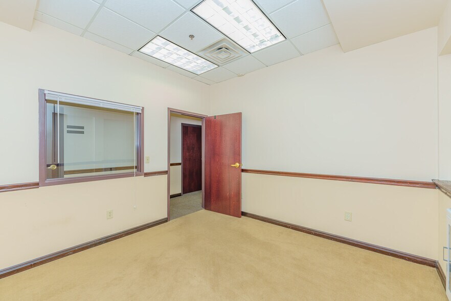 More Photos Of 10 Maxwell Dr, Clifton Park Medical For Lease