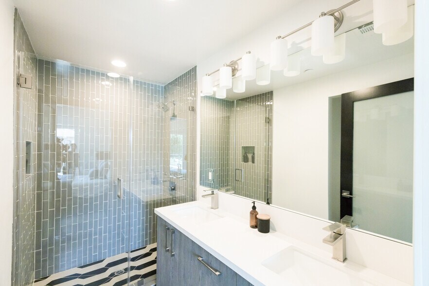 More Photos Of 14827 W Victory Blvd, Van Nuys Apartments For Sale