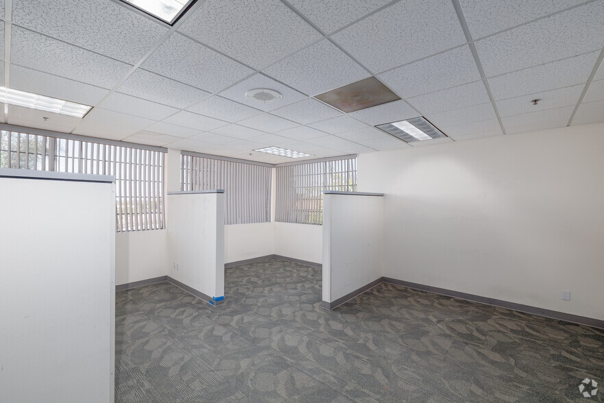 More Photos Of 1327 Del Norte Rd, Camarillo Medical For Sale