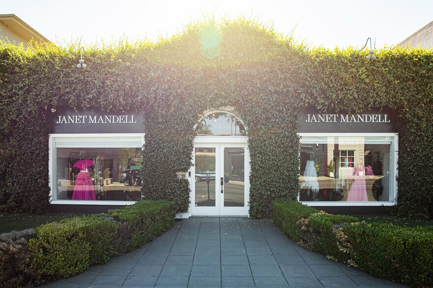 More Photos Of 927 N La Cienega Blvd, Los Angeles General Retail For Lease