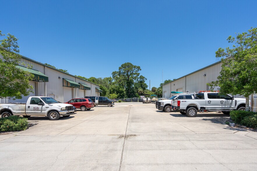 More Photos Of 56 S Dixie Hwy, Saint Augustine Warehouse For Lease