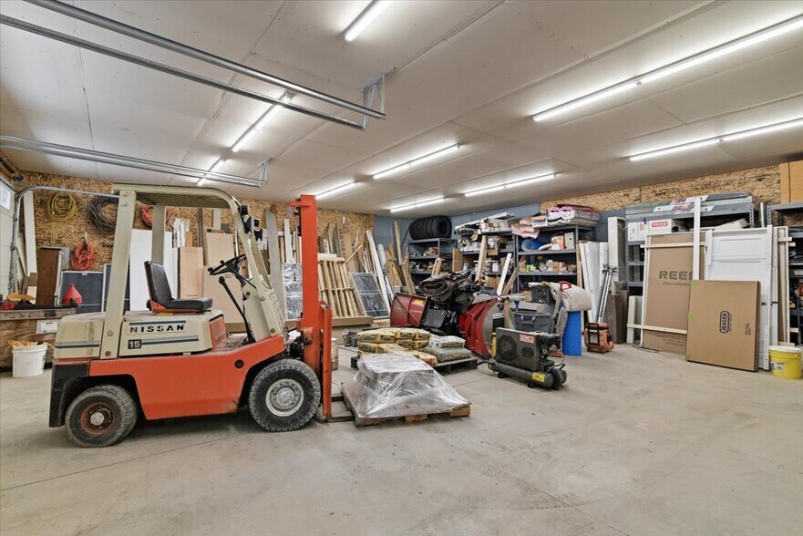 More Photos Of 424 PA-390, Tafton Light Manufacturing For Sale
