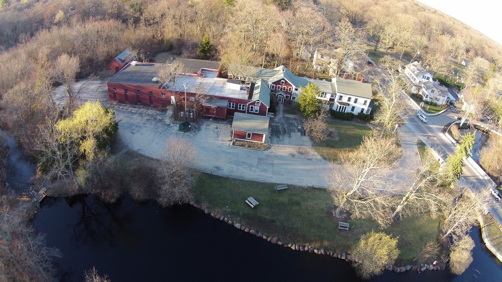 More Photos Of 200 N Main St, Attleboro Showroom For Lease