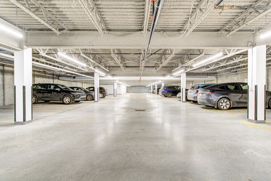 More Photos Of 12421 Boul Lacordaire, Montréal Medical For Sale