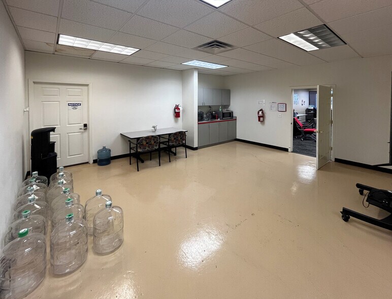 More Photos Of 325 E Baseline Rd, Gilbert Storefront Retail Office For Lease