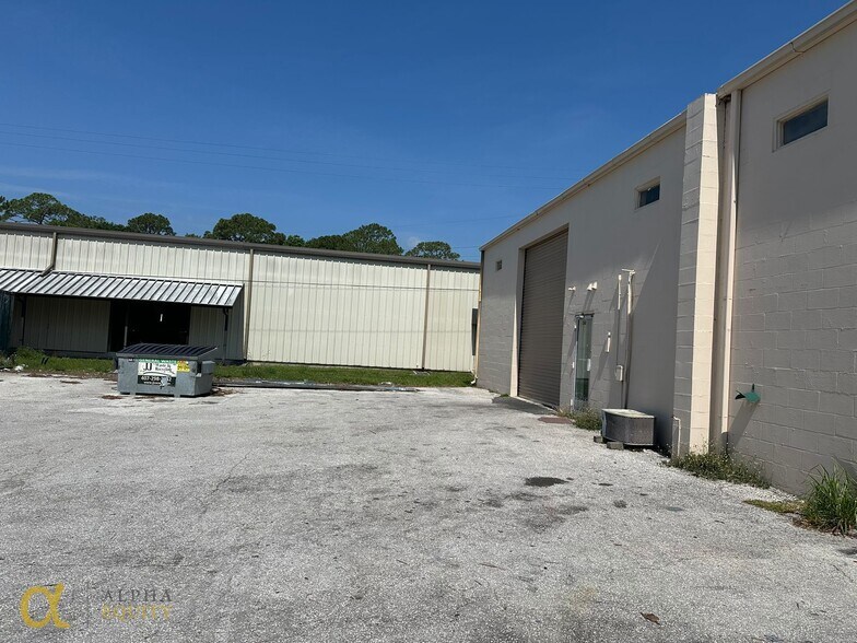 More Photos Of 260 Power Ct, Sanford Warehouse For Lease