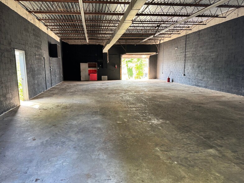 More Photos Of 3010 Hamilton Ave, Baltimore Warehouse For Sale