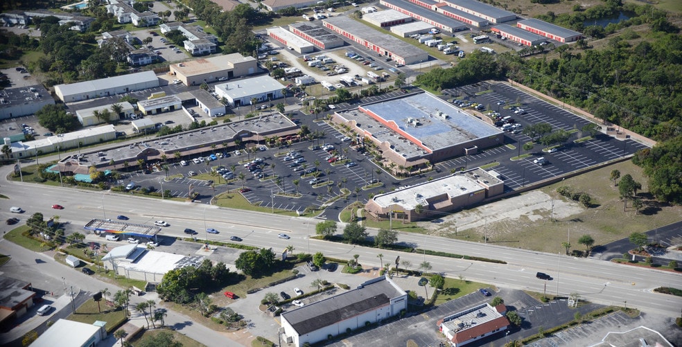 More Photos Of 1638 SE Federal Hwy, Stuart Unknown For Lease