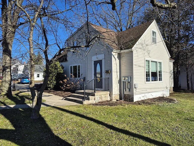 Primary Photo Of 224 S Weaver Ave, Fremont Office For Sale