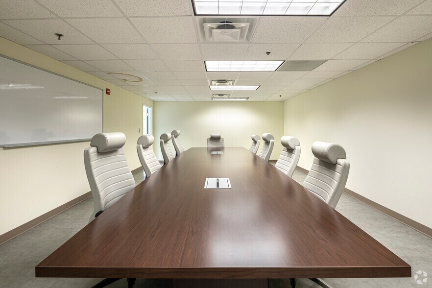 More Photos Of 2034 Eisenhower Ave, Alexandria Office For Lease