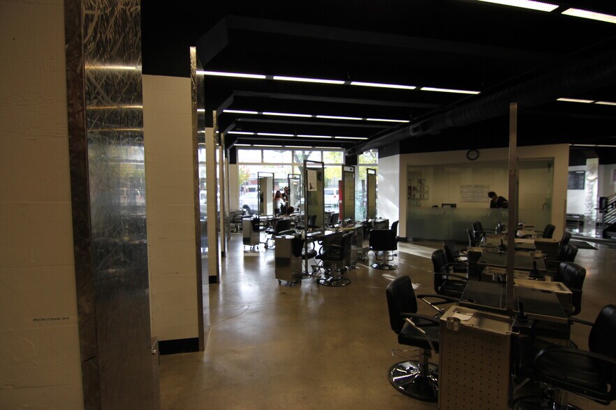 More Photos Of 1411 Railroad Ave, Bellingham Storefront For Lease