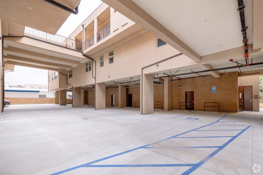 More Photos Of 2910 Allesandro St, Los Angeles Apartments For Lease