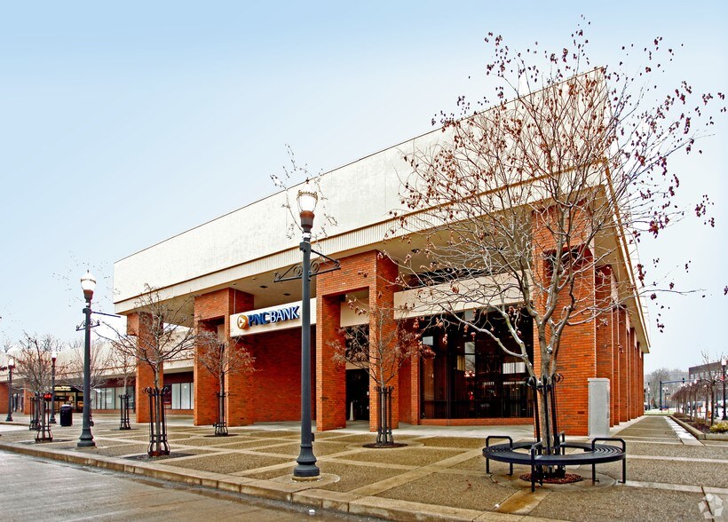 More Photos Of 2 N Mill St, New Castle Bank For Sale