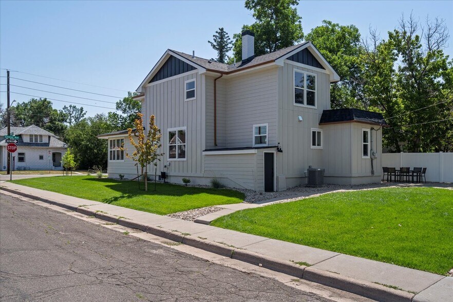 More Photos Of 2722 Central Ave, Cheyenne Light Distribution For Sale