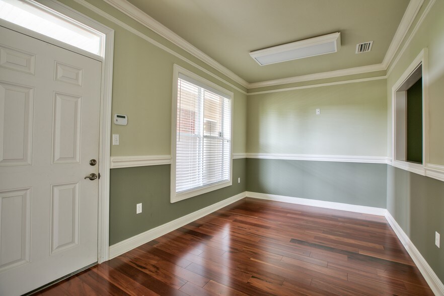 More Photos Of 2236 NE Capital Circle, Tallahassee Office For Lease