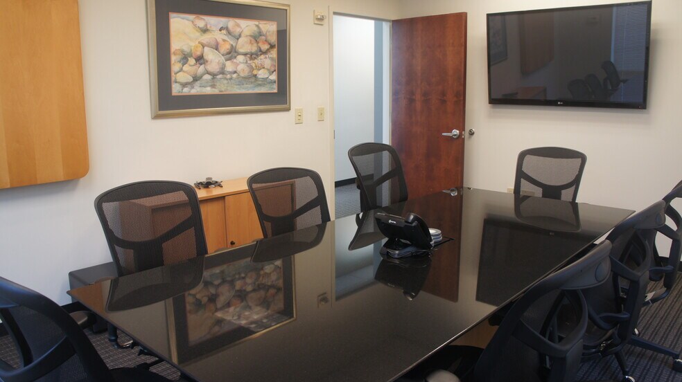 More Photos Of 1300 Ridenour Blvd, Kennesaw Office Residential For Lease