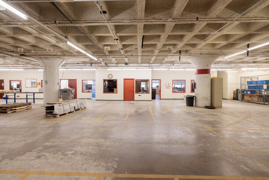 More Photos Of 1111 W 35th St, Chicago Flex For Lease